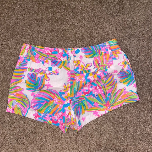 Size 6 Lilly Pulitzer Walsh Short - Picture 2 of 3